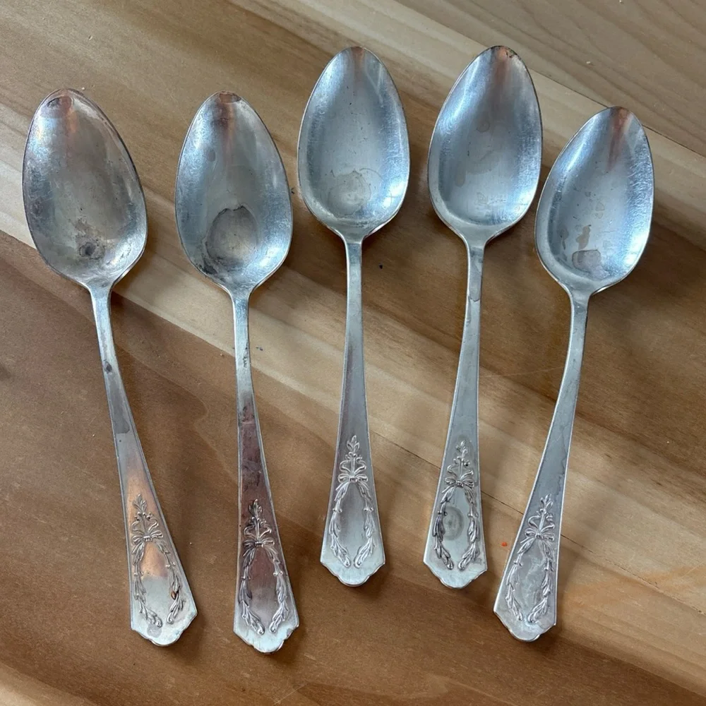 Associated Silver Yourex  VICTORY  Antique  Silverplate Spoons  1918 Lot of 5